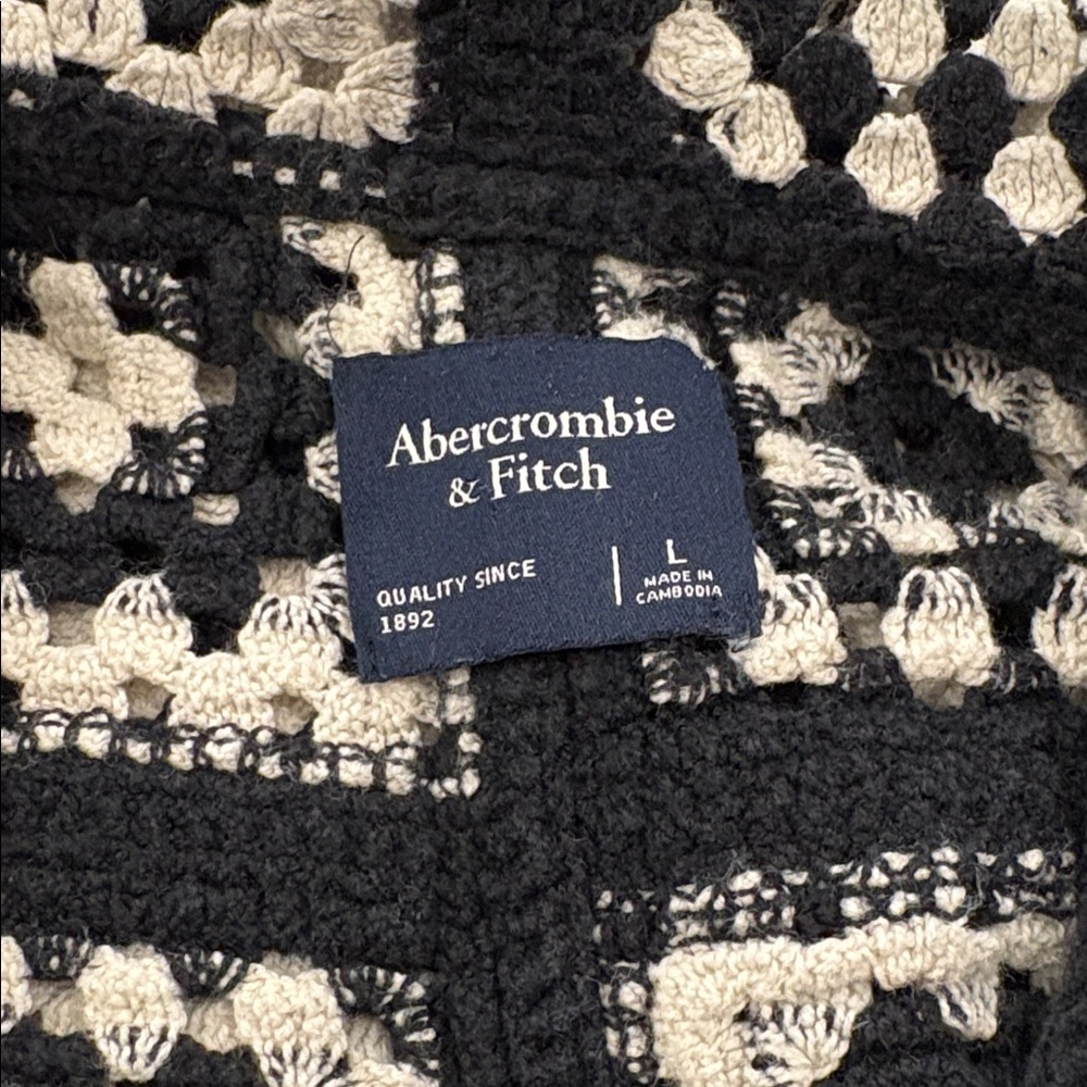 Abercrombie & Fitch Black and White Crochet Button-Up Polo - Picture 9 of 9